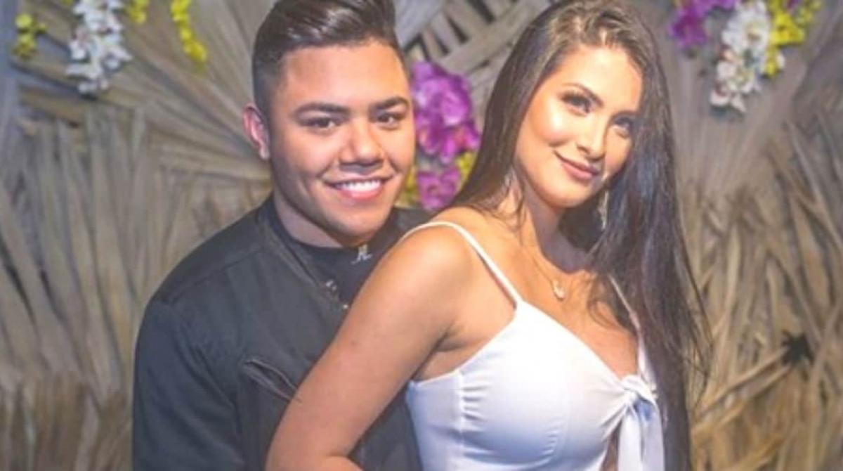 Felipe Ara&uacute;jo e a psic&oacute;loga Caroline Marchezi - reprodu&ccedil;&atilde;o internet 