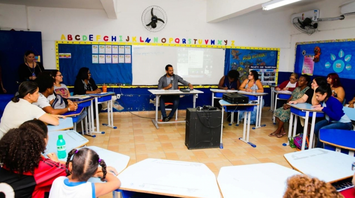 Na Escola Municipal Regina Cerdeira, no Jardim Primavera, houve o debate chamado "O Julgamento"