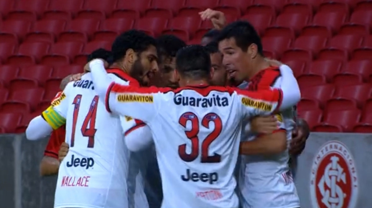 Flamengo comemora vitória sobre o Internacional em 2015, a última no Beira-Rio - REPRODUÇÃO DE VÍDEO