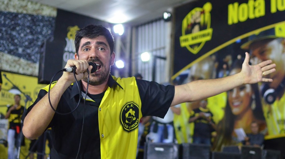 Marcelo Adnet concorre com samba-enredo na São Clemente