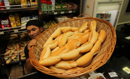 Consumidor começará a pagar mais caro pelo pão francês e macarrão nas próximas semanas, diz associação