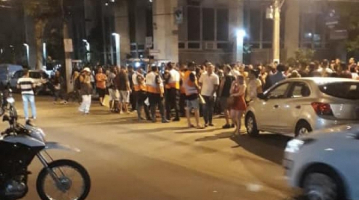 Tiroteio em Niterói terminou com um inocente morto por bala perdida. Thiago (detalhe) saía para lanchar - Reprodução internet 