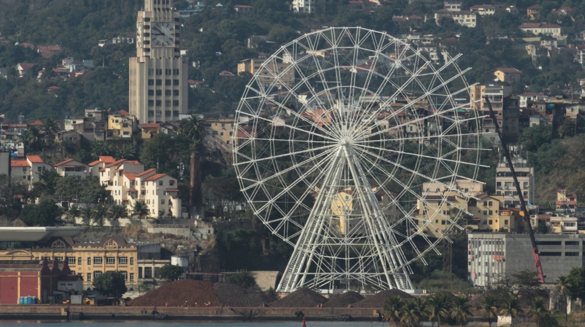 Roda gigante da Gamboa, na zona portu&aacute;ria, est&aacute; prestes a ser inaugurada.    