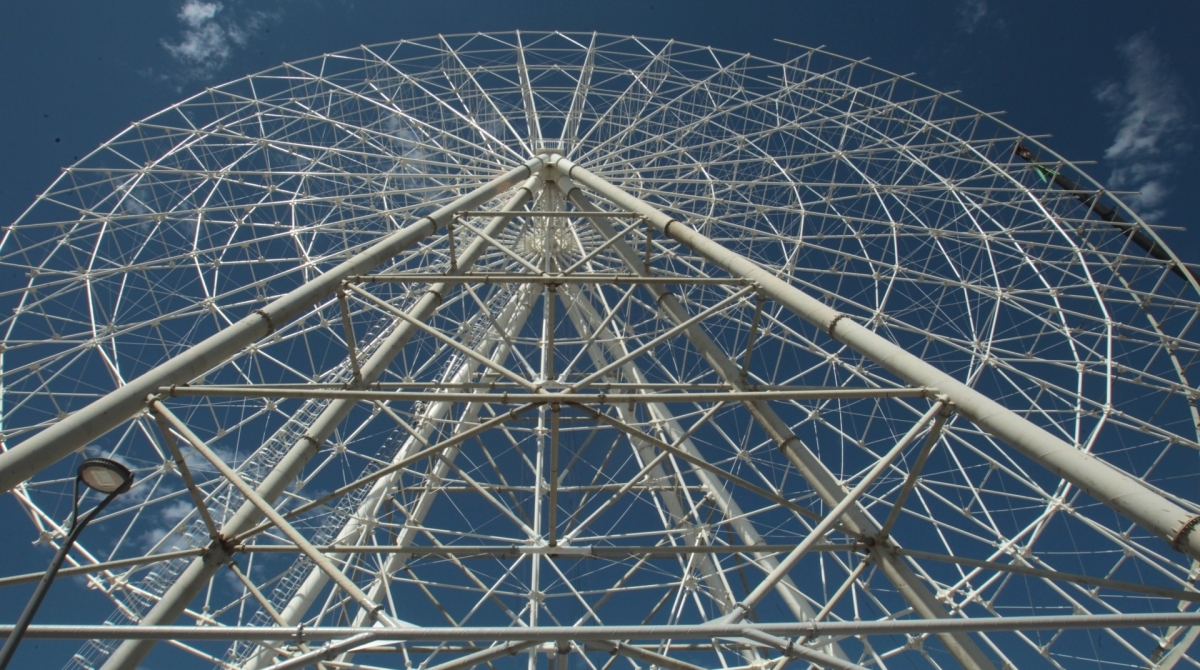 Roda gigante da Gamboa, na zona portu&aacute;ria, est&aacute; prestes a ser inaugurada.    