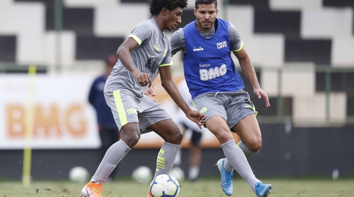 Talles Magno (E) se transformou na principal referência ofensiva do Vasco para surpreender o Corinthians - Rafael Ribeiro / Vasco