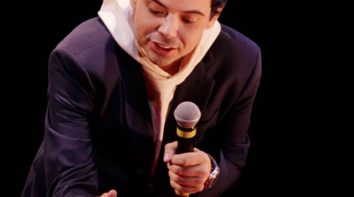 Humorista Gustavo Mendes