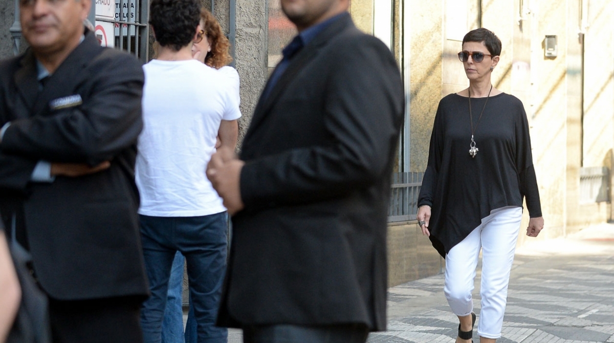 Famosos comparecem a missa de sétimo dia de Fernanda Young