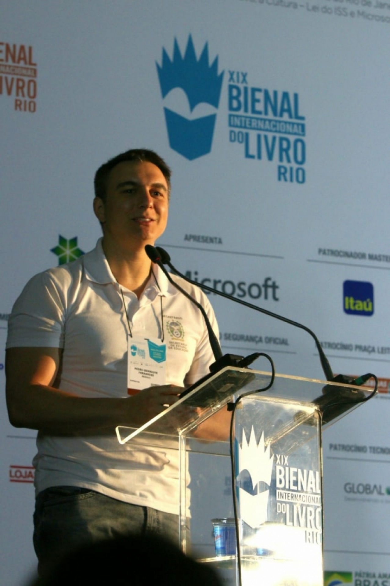 Alunos de escolas públicas estaduais visitam a Bienal do Livro