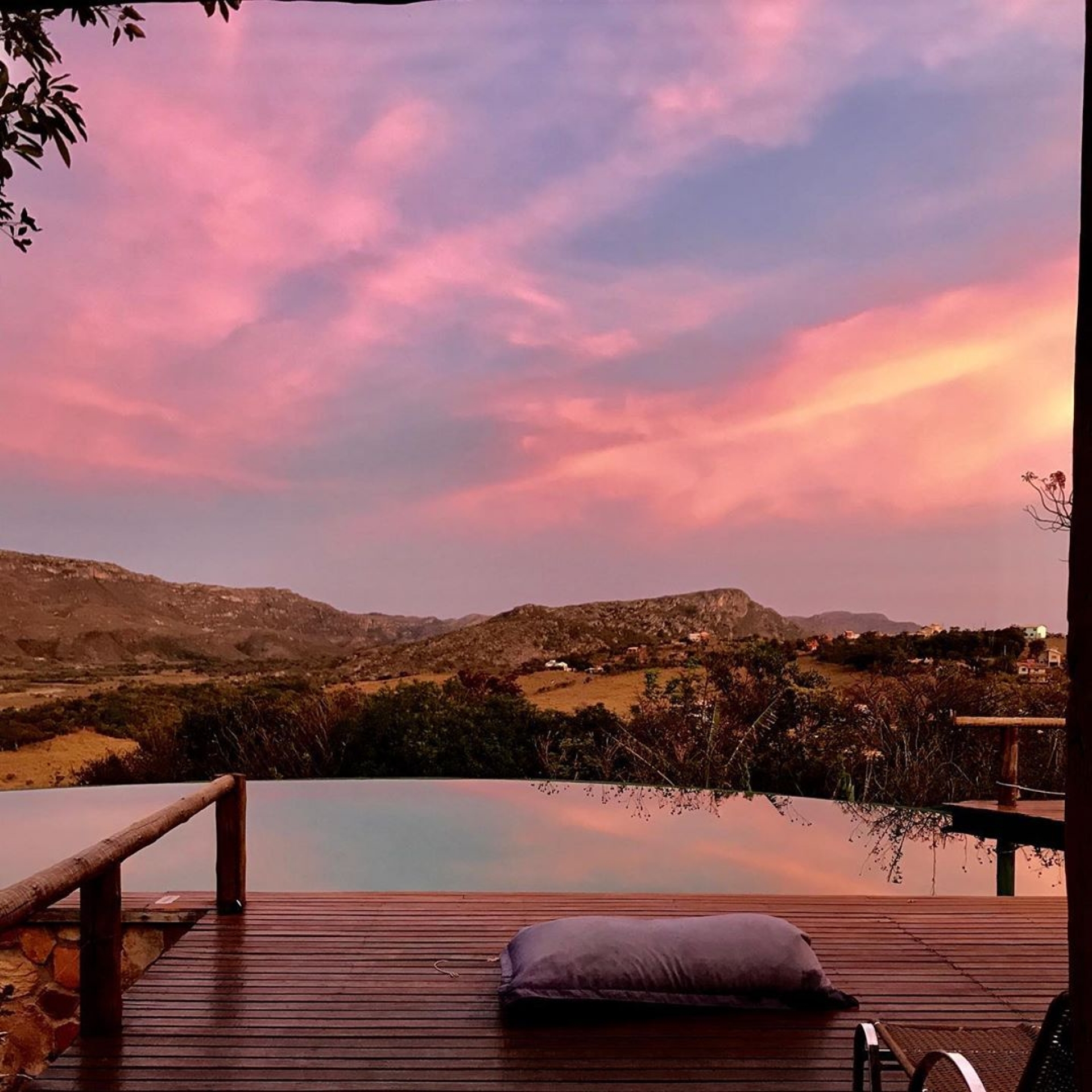 Estar em meio à natureza pode ser uma solução para o vício em redes sociais, diz psicólogo