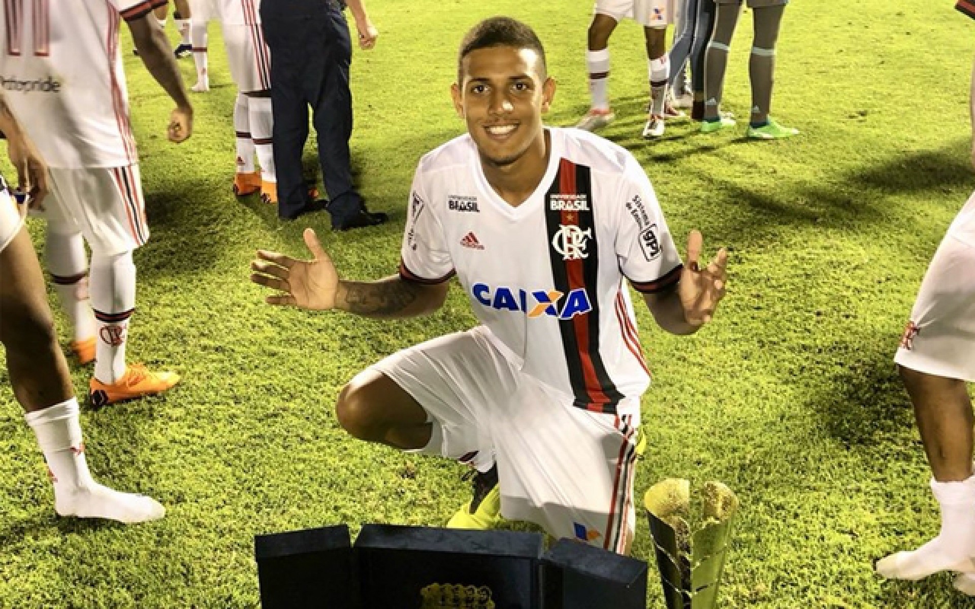 Flamengo Poderá Ter Lucro De R 10 Milhões Com Possível Venda De Jogador Revelado Na Base Mh 