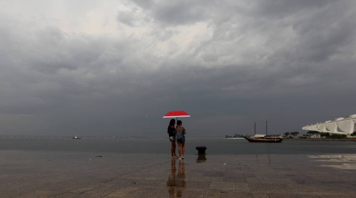 Frente fria causa chuva e queda da temperatura no RJ - Notícias Climatempo