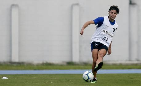 Torcida do América-MG se mobiliza contra ex-lateral do Botafogo, réu por homicídio