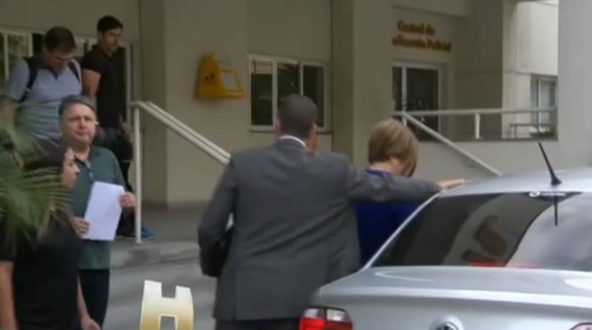 Garotinho e Rosinha foram presos no apartamento do casal, no Flamengo, Zona Sul do Rio de Janeiro - REPRODUÇÃO TV GLOBO