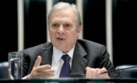 Ex-presidente do PSDB, Tasso Jereissati declara apoio a Lula