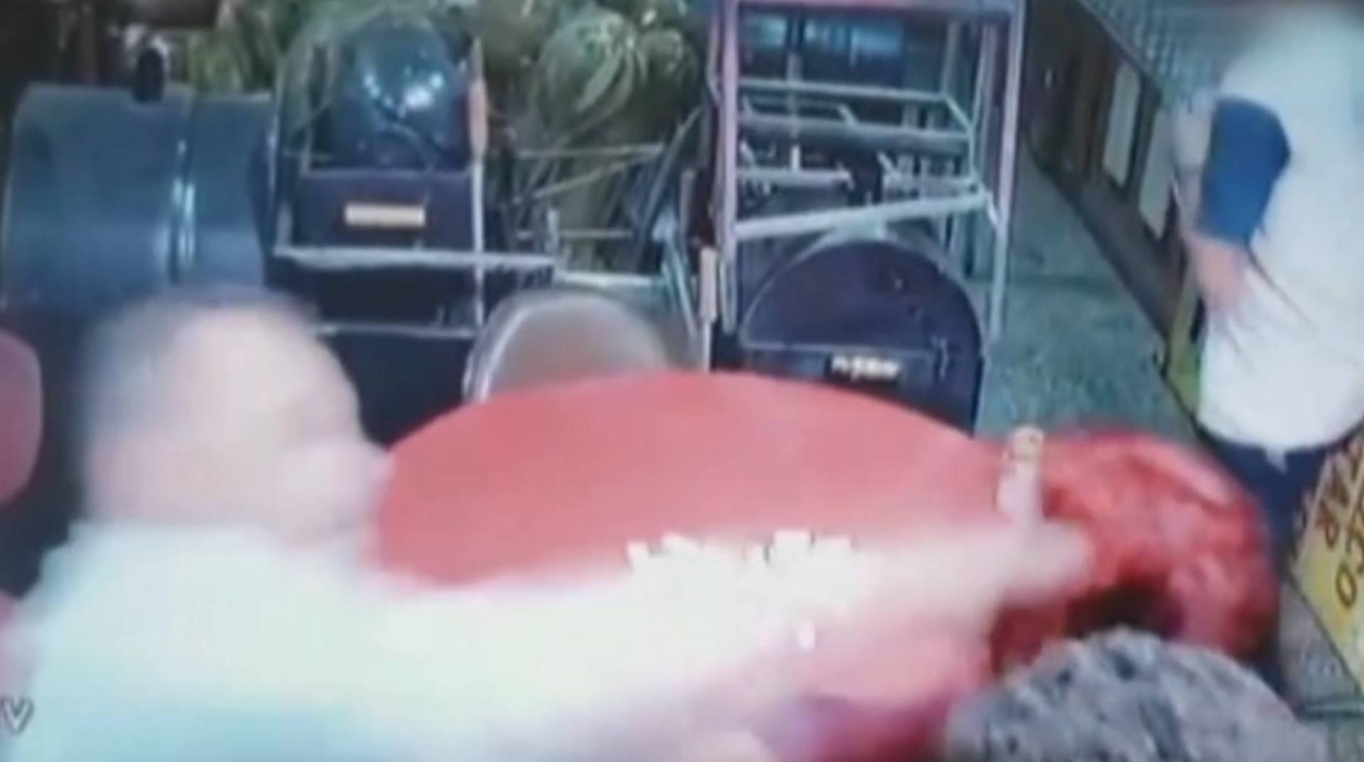 Homem mata mulher com socos e chutes ap&oacute;s discuss&atilde;o em bar