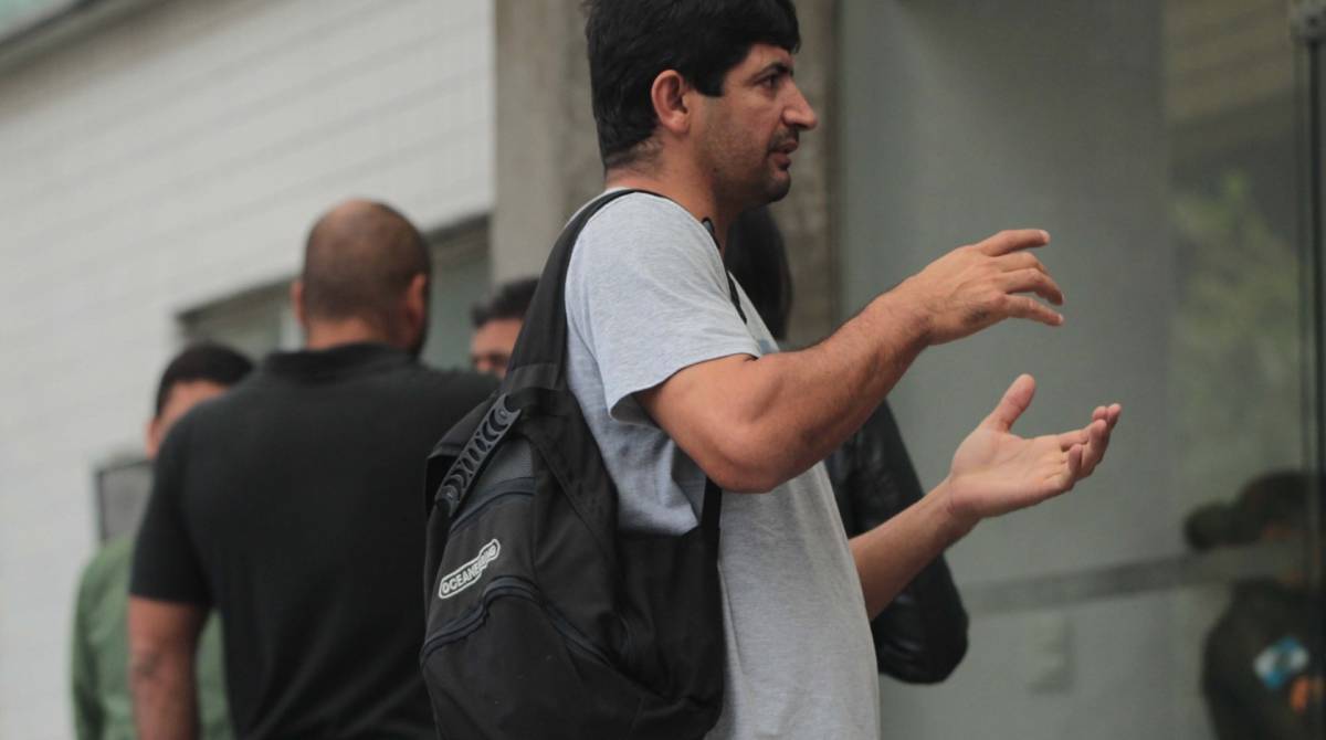 Parentes do pedreiro Jos&eacute; Pio Ba&iacute;a Junior, foram at&eacute; o IML , para liberar o corpo. Na foto, Josimar Ba&iacute;a, um dos irm&atilde;os.                  Estefan Radovicz / Ag&ecirc;ncia O Dia              Estefan Radovicz / Ag&ecirc;ncia O Dia      
      Byline