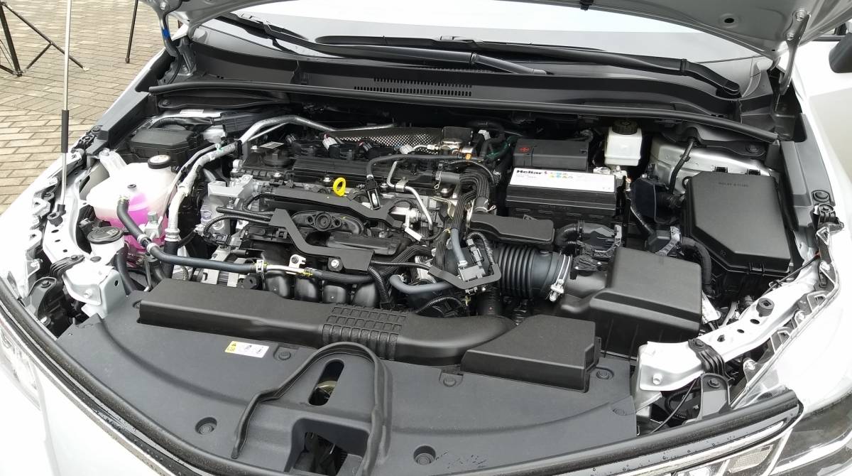 O motor 2.0 das versões GLI, Xei e Altis, entregam 177 cv no etanol e 169 cv na gasolin
