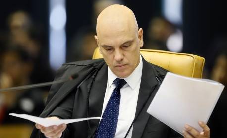 Ministro do STF inclui Bolsonaro como investigado no inquérito das fake news após ataque às urnas eletrônicas