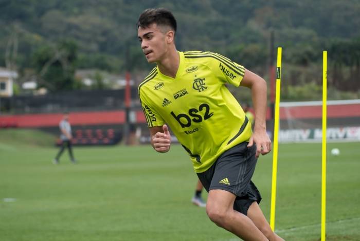 Reinier está convocado para amistosos da Seleção Brasileira Sub-17, mas o Flamengo aguarda até hoje para contar com ele no domingo
