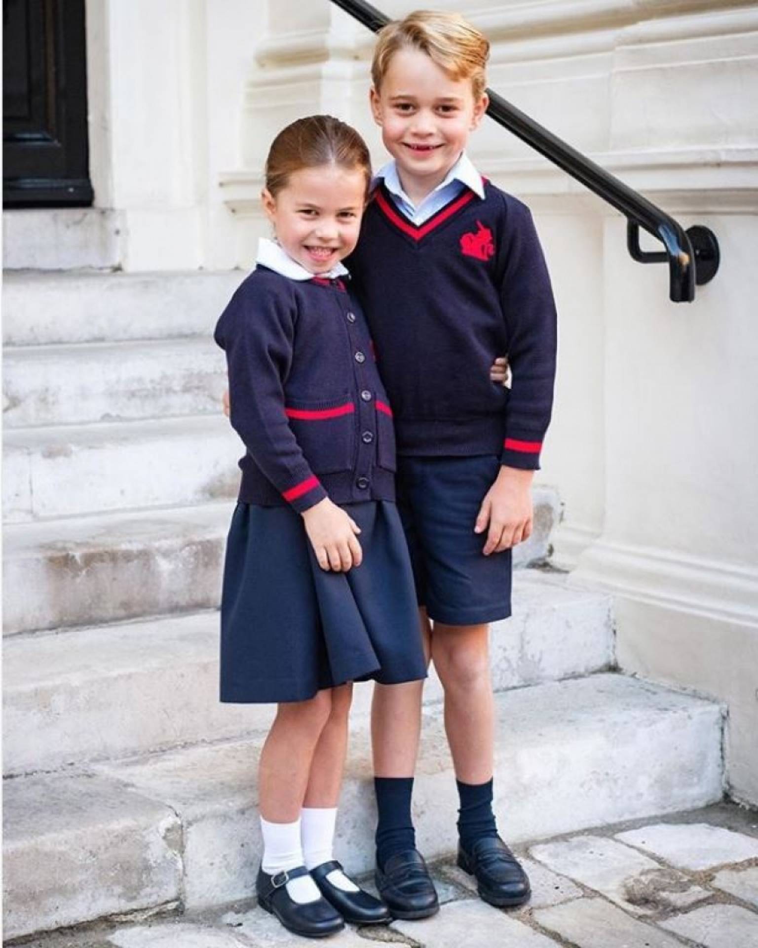 A princesa Charlotte de Cambridge e o irm&atilde;o mais velho, pr&iacute;ncipe George de Cambridge - Reprodução/ Instagram/ Kensington Palace