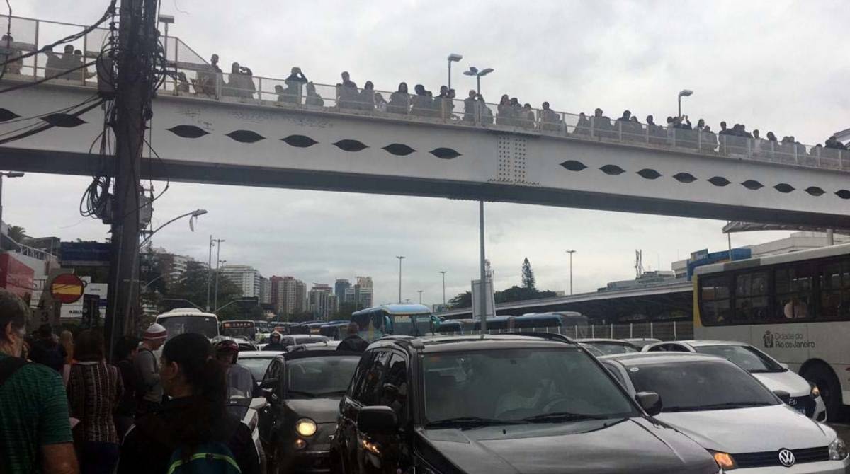 Local é ponto de desembarque dos articulados do BRT com destino ao Jardim Oceânico