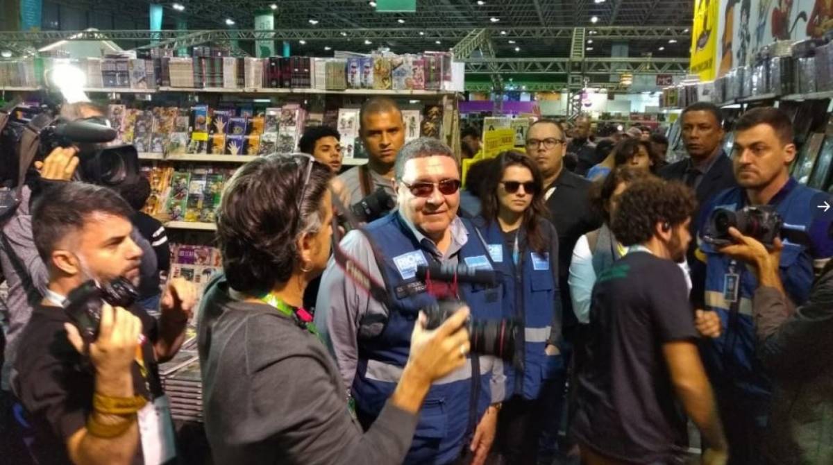 Prefeitura mandou Secretaria de Ordem Pública fiscalizar a Bienal - Reprodução/ Twitter