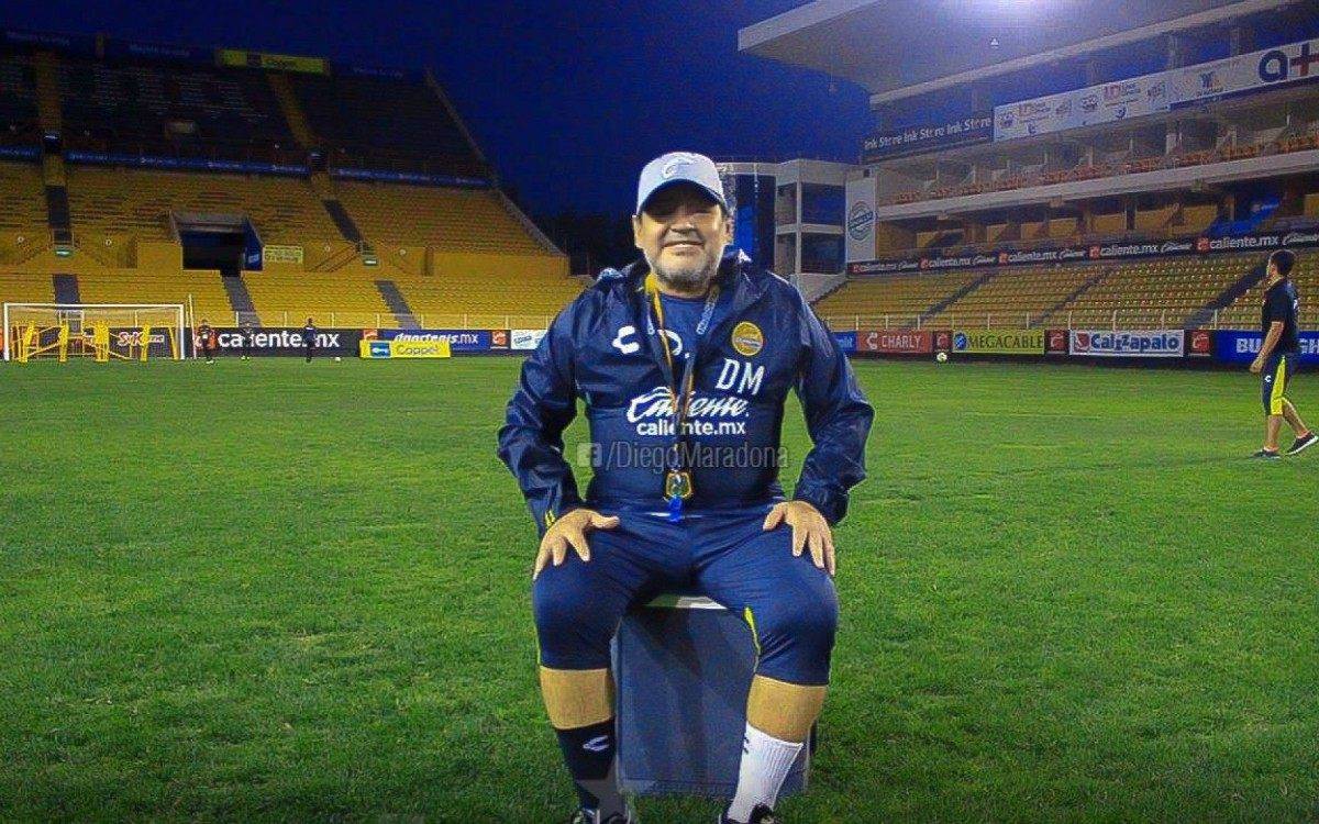 Maradona deixa anel da sorte avaliado em R$ 1,5 milhão de herança -  11/12/2020 - UOL Esporte