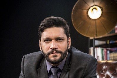 Armando Babaioff discorda de Juliana Paes e detona Nise Yamaguchi