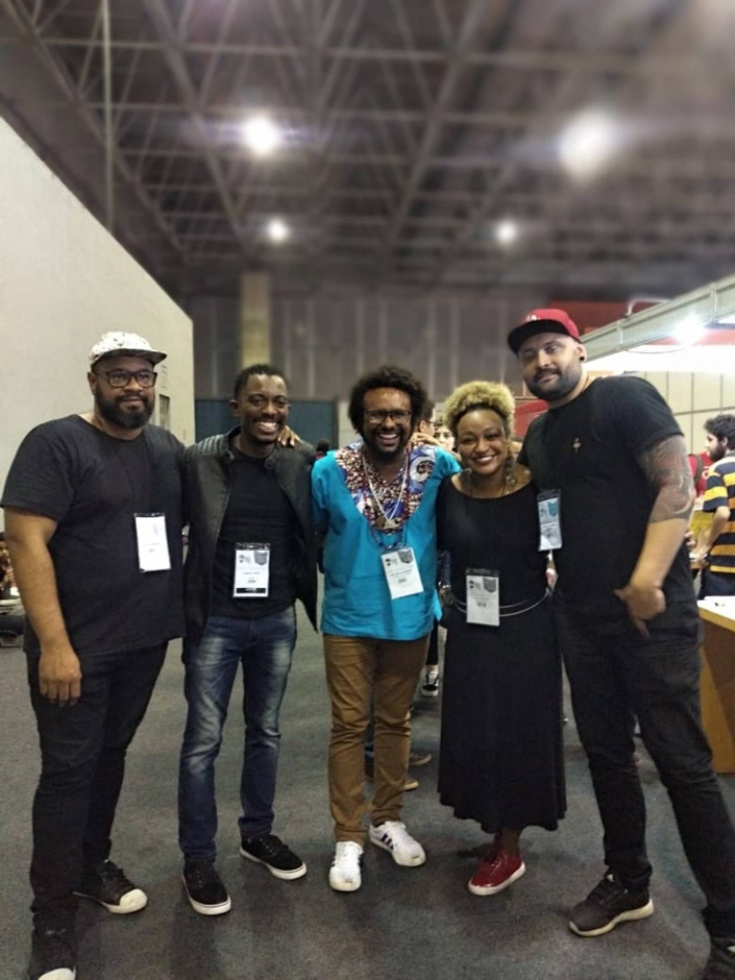 O historiador Philippe Valentim mediou conversa com os escritores Vitor Almeida, Leandro Leal, André Gabh e Neliana Silva na Bienal do Livro - Divulgação