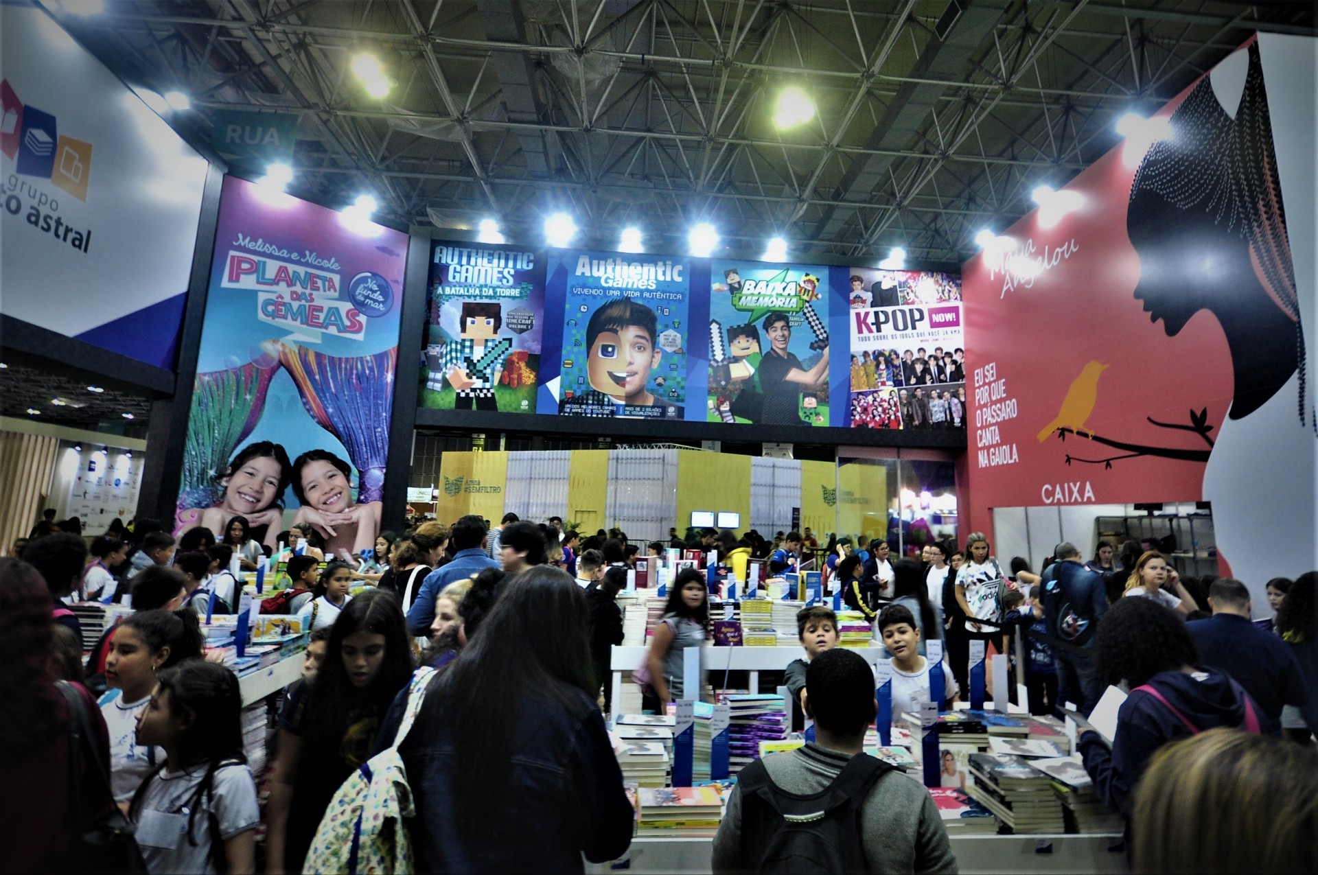 06/09/2019 - AGÊNCIA DE NOTICIAS - PARCEIRO - XIX Bienal Internacional do Livro do Rio de Janeiro, realizada no período de 30 de agosto a 08 de setembro, nos pavilhões do RioCentro, localizado na Zona Oeste da cidade do Rio de Janeiro, RJ, nesta sexta-feira (06). Foto:Nayra Halm/Parceiro/Agência O Dia - Nayra Halm/Parceiro/Agência O Dia