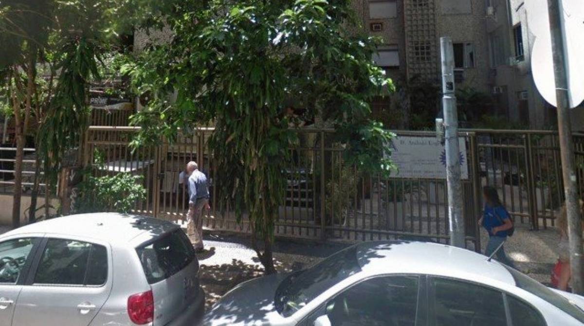 Prédio na Rua Viveiros de Castro