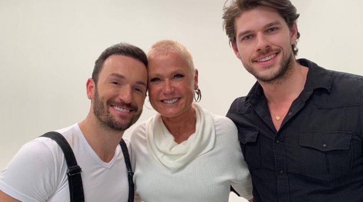 Diego Hypolito posa com Xuxa e o namorado - Reprodução Internet