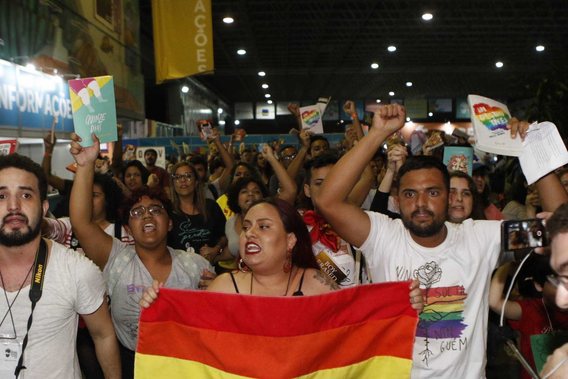 Rio de Janeiro - RJ  - 07/09/2019 - Bienal do Livro 2019 - Manifestaçao contra a decisao do prefeito de proibir livro com tema lgbt. no Rio Centro, Barra da Tijuca, zona oeste do Rio -  foto: Reginaldo Pimenta / Agencia O Dia - Reginaldo Pimenta / Agencia O Dia