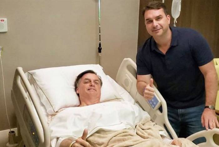 Jair Bolsonaro e Flavio Bolsonaro 