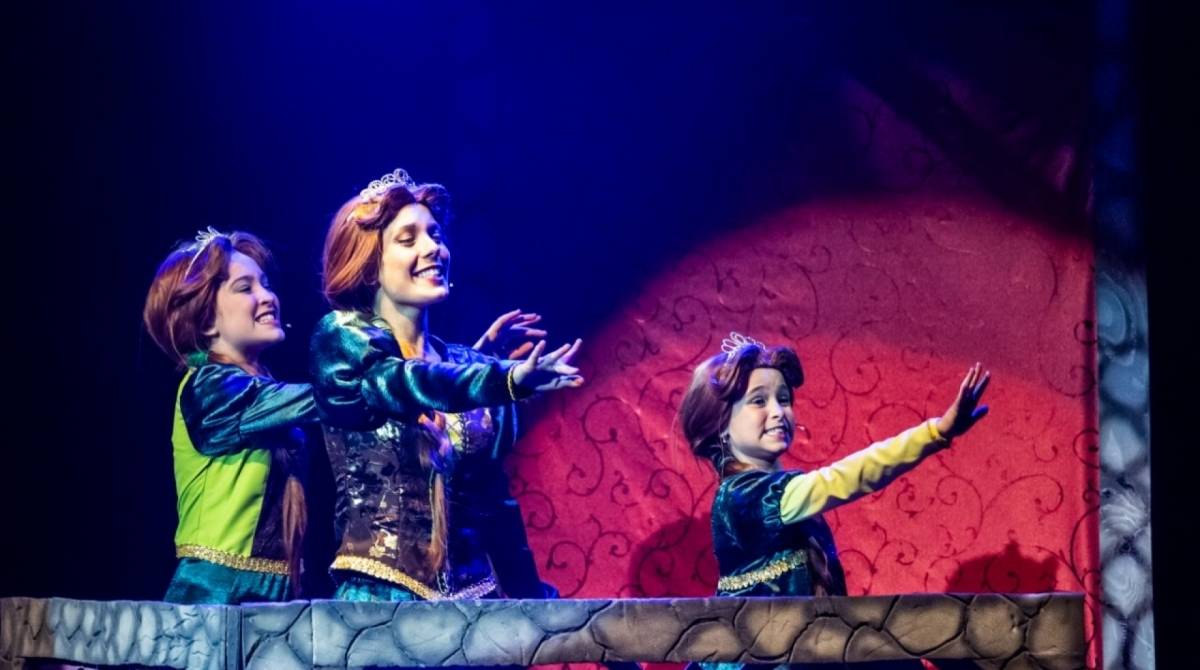 Vittória Seixas interpreta a princesa Fiona em 'Shreck - O Musical' 