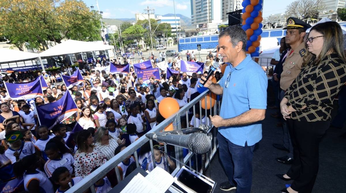 O prefeito Rogerio Lisboa anunciou a novidade durante o desfile cívico realizado no Paço Municipal em celebração ao Dia da Independência  - Alziro Xavier/PMNI