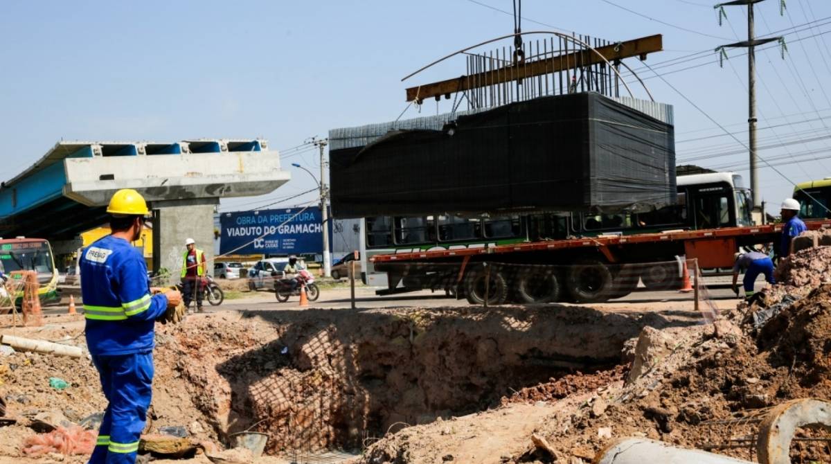 O viaduto vai ligar a Avenida Leonel de Moura Brizola ao bairro Sarapuí pela Avenida Teixeira Mendes