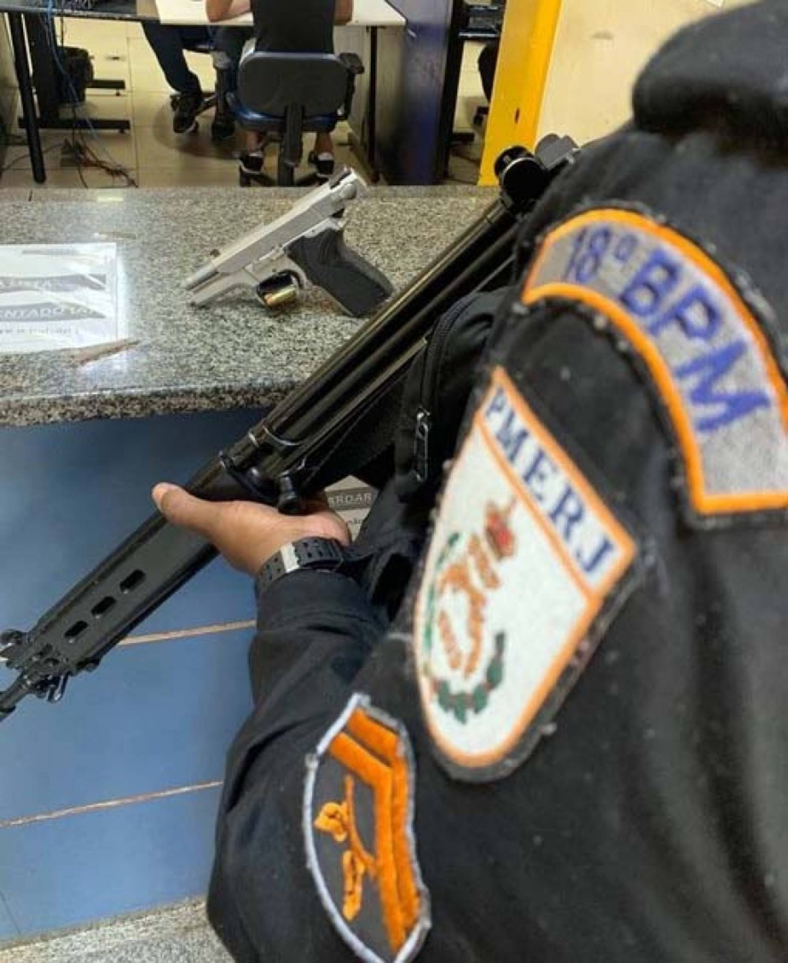 Pistola que foi apreendida - Divulgação / Polícia Militar