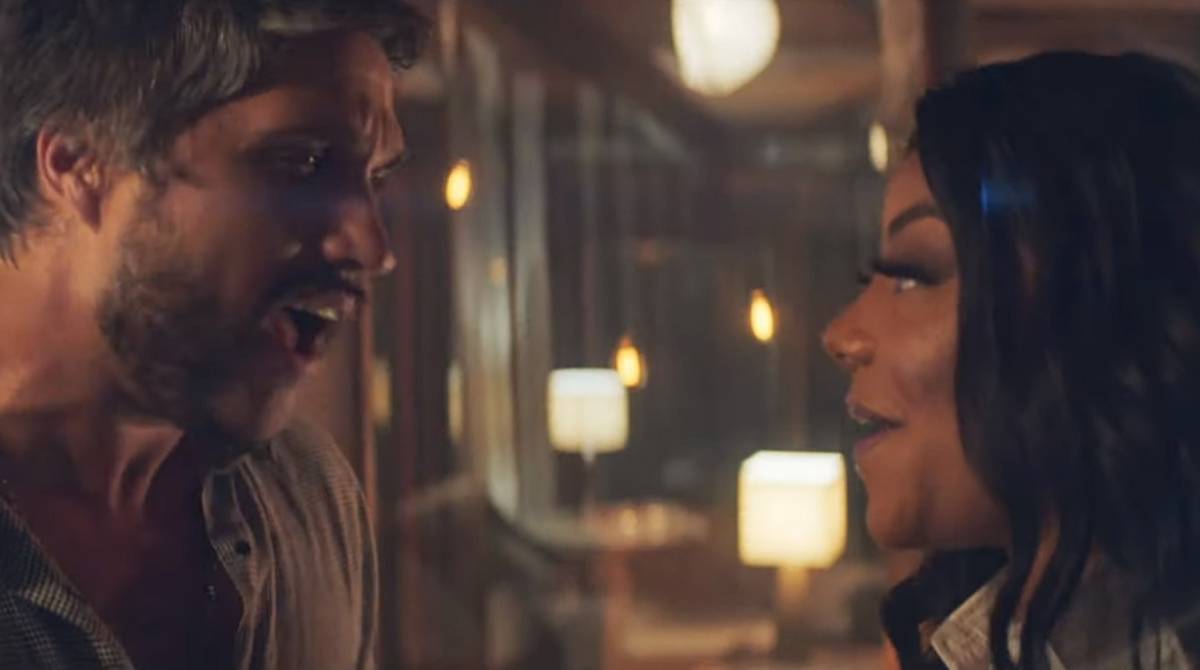 Leo Chaves e Ludmilla no clipe de \