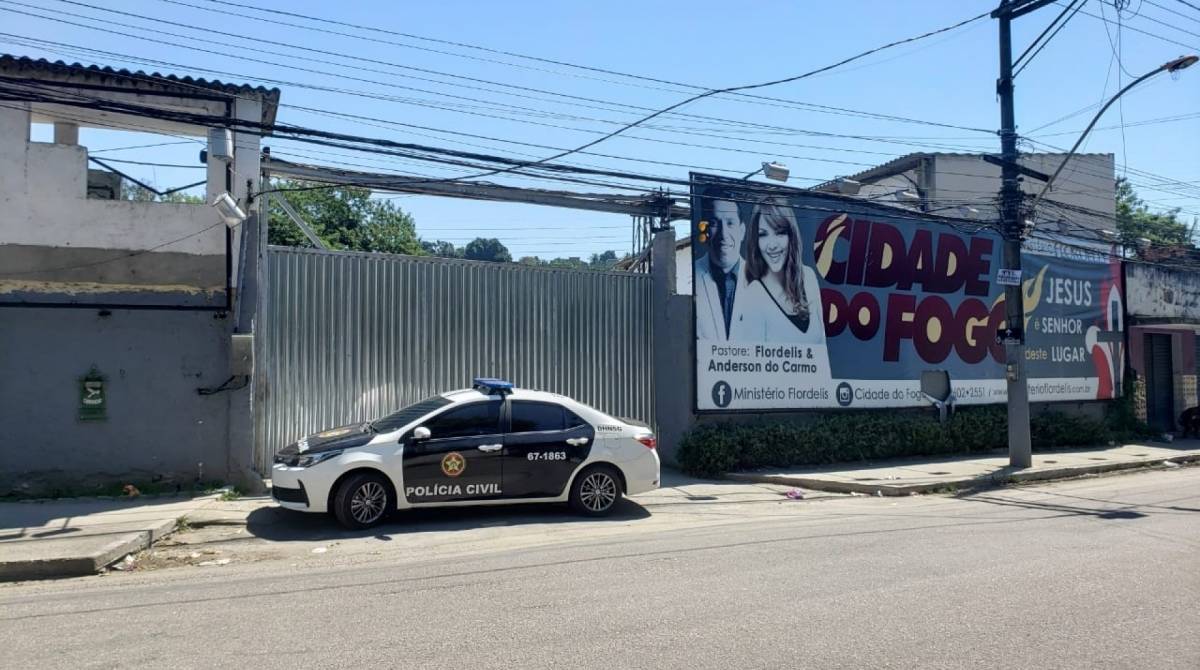 Policiais estiveram no Ministério Flordelis e na residência da deputada nesta terça-feira