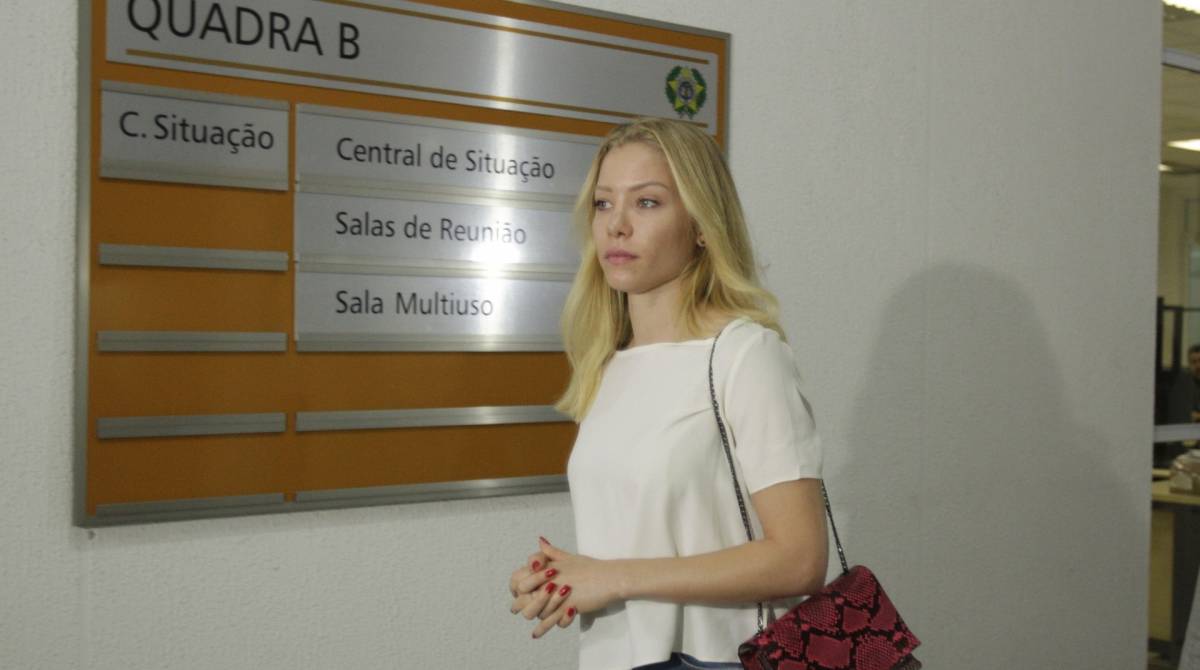 Rio,11/09/2019- CIDADE DA POLICIA-DRCI, Najila Trindade chega à DP para prestar depoimento no Rio sobre divulgaçao de imagens intimas por Neymar. Na foto, Najila Trindade .Foto: Cléber Mendes/Agência O Dia