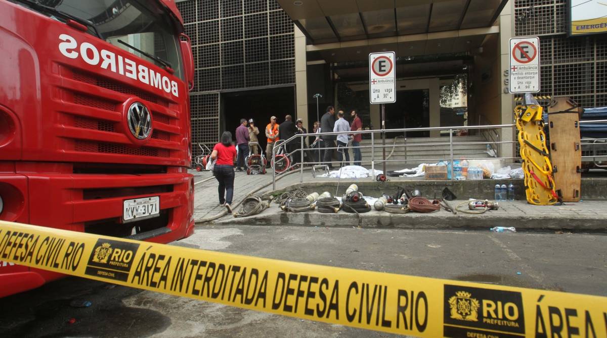 Número de mortos na tragédia chega a 13 - Estefan Radovicz / Agência O DIA