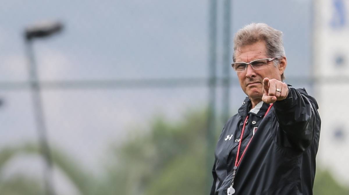 Oswaldo de Oliveira no treino do Fluminense