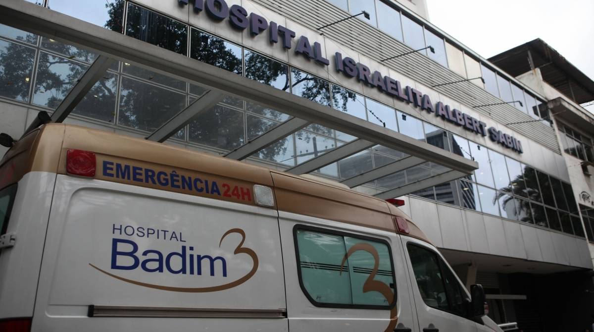 Hospital Israelita Albert Sabin, no Maracan&atilde;, recebeu pacientes transferidos do hospital Badim, ap&oacute;s inc&ecirc;ndio de quinta-feira - Ricardo Cassiano/ Ag&ecirc;ncia O Dia