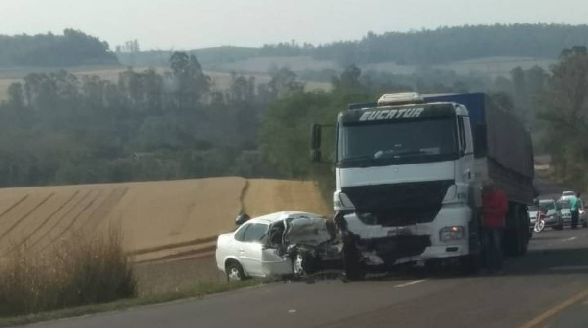 'Adeus, mãe': antes de jogar carro em caminhão, ex manda filho gravar despedida - Reprodução