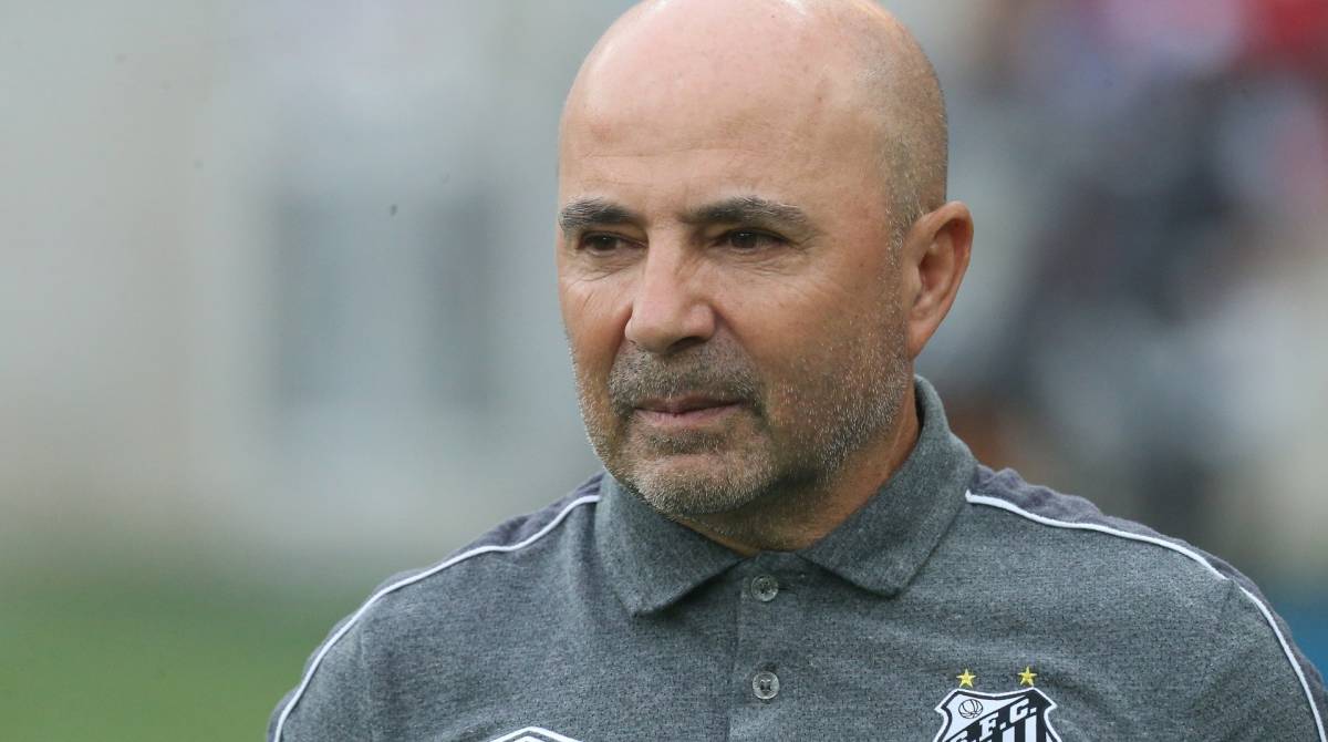 Partida entre Flamengo x Santos, valida pela 19a rodada do Campeonato Brasileiro, estadio Maracana, Rio de Janeiro-RJ, Domingo (14). O duelo que vai decidir o campeÃÂ£o simbolico do primeiro turno do Brasileirao. Na foto o Sampaoli, tecnico do Santos. Sampaoli, tecnico, estrangeiro . Foto: Daniel Castelo Branco - Agencia O Dia