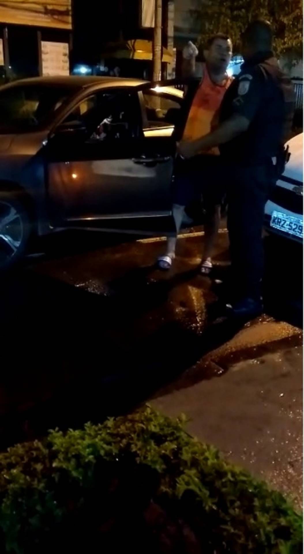 Coronel da PM desacata soldado em abordagem em Piedade