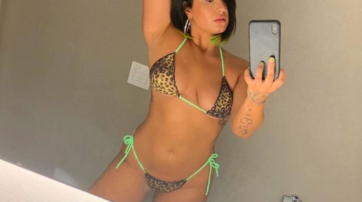 Demi Lovato surge s&oacute; de biqu&iacute;ni e sem photoshop