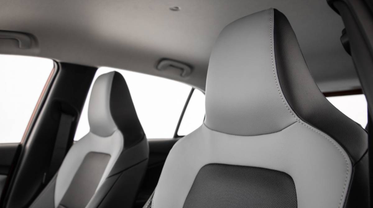 Uma das soluções da Chevrolet para reduzir custos foi a opção por bancos dianteiros inteiriços