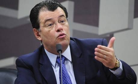 Eduardo Braga diz que prazo para privatização dos Correios é ‘impossível’